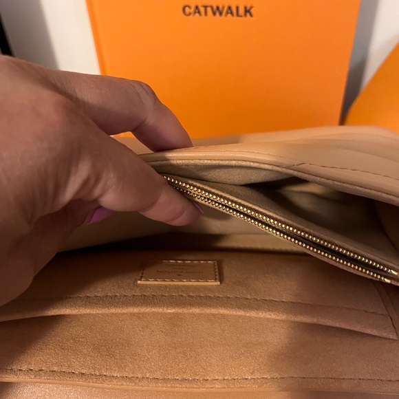 Louis Vuitton Wave Bag Taupe MM - Picture 8 of 11